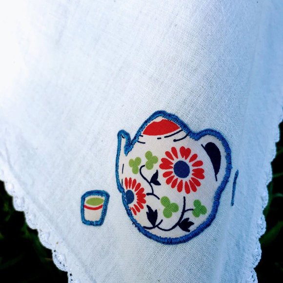 Vintage Tablecloth with Napkins Applique Teapots - Picture 7 of 8